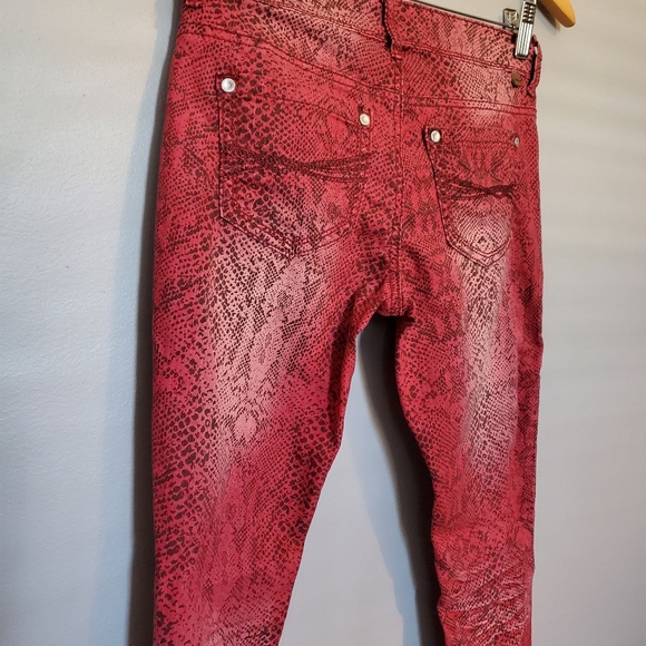 Almost Famous Red Snake/Animal Print Skinny Jeans - Size 3 - Picture 8 of 8